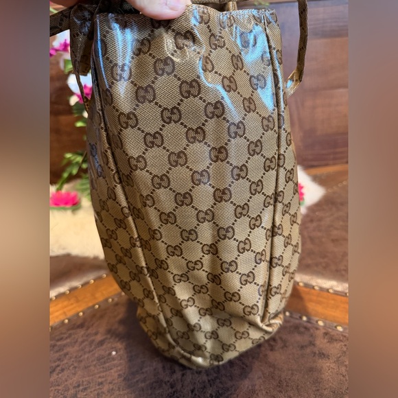 Gucci GG Supreme Canvas Shopper with Vintage Gold Medallion - Picture 13 of 16